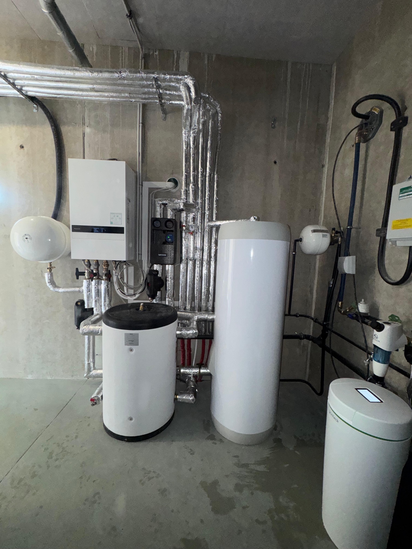 Panasonic Wärmepumpe mit Puffer- und Trinkwasserspeicher